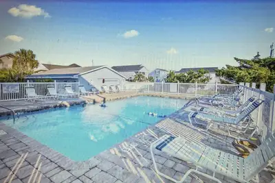 Image de Meilleure offre Ă Cherry Grove! En face de la plage! 500 $ sem (taux d'automne)
