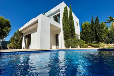 Image de Superbe villa individuelle de 3 chambres avec piscine privée primée Las Colinas Gol