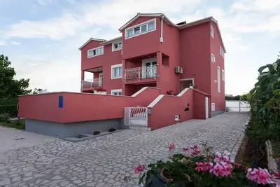 Image de spacieuse maison à Rovinj avec piscine pour 12 personnes