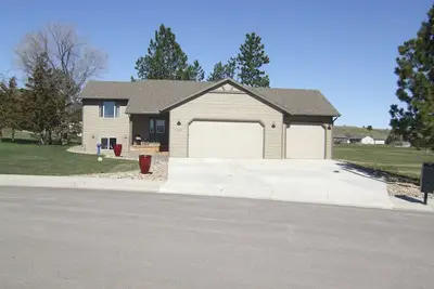 Image de Sturgis Rally Rental - Upscale Home à Sturgis à 5 minutes de la rue principale.