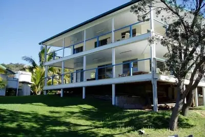 Image de Annabell's Noller Place Île Fraser Grande maison bien située avec vue sur l'océan