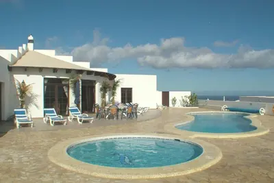 Image de Grande et luxueuse villa avec 2 piscines chauffées et privées