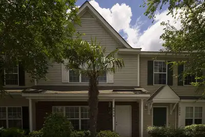 Image de Lovely 2 Bedroom Townhome (Shadow)