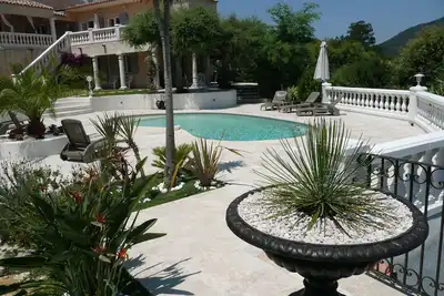 Image de Villa vue mer Ă 800m de la plage proche St Tropez