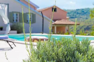 Image de Maison familiale avec piscine près de Motovun