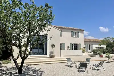 Image de Belle bastide provençale, entre Arles et Alpilles, 6-7 couchages