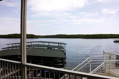 Image de No Steps Waterfront Main Channel View Condo au bord de la piscine