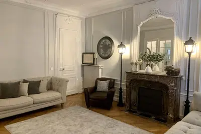 Image de Spacieuses appartement Parisian étapes de l'Arc de Triomphe