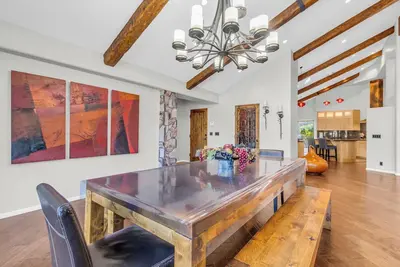 Image de Luxe haut de gamme Home-Wine Room-Hot Tub-Hammam-Putting Green