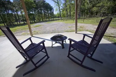 Image de Broken Wire Ranch. . . Pas de soucis! Expérience de campagne paisible, privée et sûre!