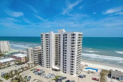 Image de Vues à couper le souffle - Condo de luxe Oceanfront 5 * sur No-Drive Beach