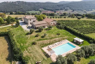 Image de Villa avec piscine privée, vélos à 2km de ville. Endroit calme et belle vue!
