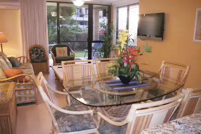 Image de Rare 3 chambres. Unité avec vue sur l'océan - Central Ac - Rez-de-chaussée - 5 min. Marchez jusqu'à la plage!