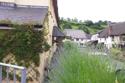 Image de Chaumière dans le village 'chocolate box' de Stokeinteignhead près de la mer
