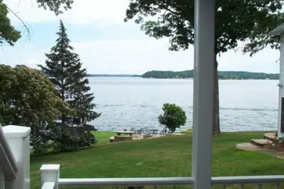 Image de Casablanca - Maison familiale de 2 étages avec vue sur le lac Main Channel