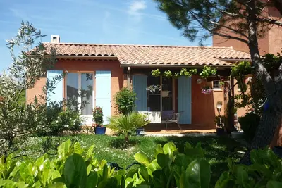 Image de Maison tout confort pour 4 personnes dans de la Provence avec piscine commune