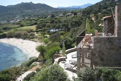 Image de Belle maison de vacances en bord de mer avec accès à la plage de sable, WiFi gratuit