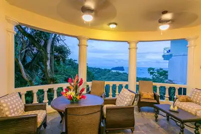Image de El Capuchin: Ocean View Apt in B & B-style Villa w / Huge Pool & Central Location