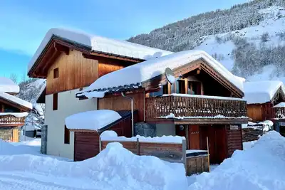 Image de Chalet Brooklyn 15+/pied des pistes/3 vallees/jacuzzi/sauna/cheminée/wifi/Xbox