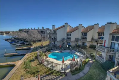 Image de Au bord du lac, 1er étage, 2/1 Condo Lake Lbj, Horseshoe Bay