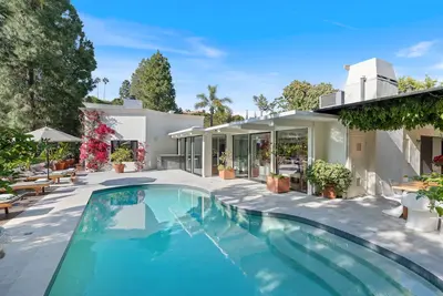 Vivre comme une étoile dans cette villa entièrement équipée de luxe Beverly Hills, 4br + / 5b