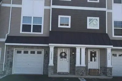 Image de Belle maison de ville Rehoboth Beach. 8-10 personnes. Animaux acceptés. Piscine communautaire