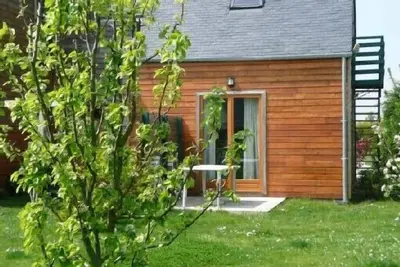 Image de Studio indépendant, dans un parc arboré de 5000 m²  à 2, 5 km de Saint-Malo.