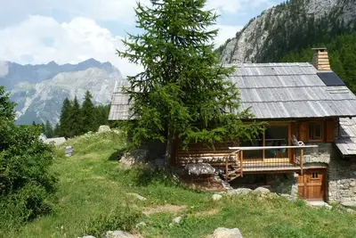 Image de Très beau chalet d'alpage, neuf, situé dans l'exceptionnel vallon de Narreyroux.