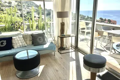 Image de Luxueux 2 pièces, vue mer exceptionnelle, grande terrasse et piscine de natation