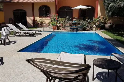 Image de Grande maison de 3 chambres très proche du centre ville et de la plage.