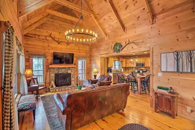 Image de Waynesville au-dessus des nuages; Cabine Mtn avec balcon!