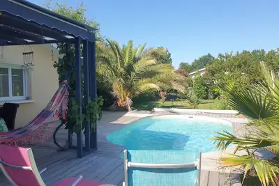 Image de Grande maison lumineuse avec piscine et jardin. Proche plages-Bassin d'Arcachon