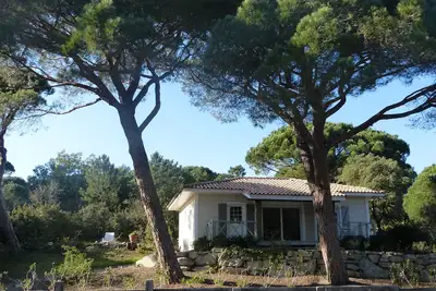 Image de Maison en bois avec jardin à 7 km de St Tropez 6 pers\/ 3 chambres proxi plages