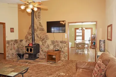 Image de Grande maison sur la rivière, parfait pour les réunions de famille, Wifi, W / D, télévision par satellite