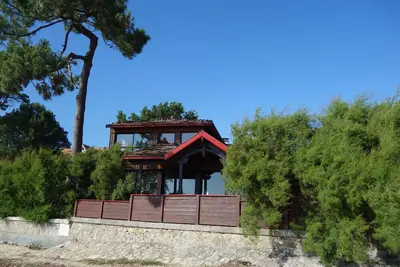 Image de Villa en bois en 1ère ligne, en bordure de plage
