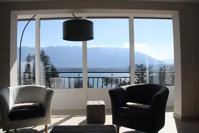 Image de \"La Parenthese\" location de charme vue lac et montagne