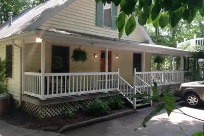 Image de Maison d'hôtes victorienne de 4 chambres avec piscine sur domaine à proximité de Nashville