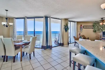 Image de 6ème étage confort en bord de mer avec vue magnifique