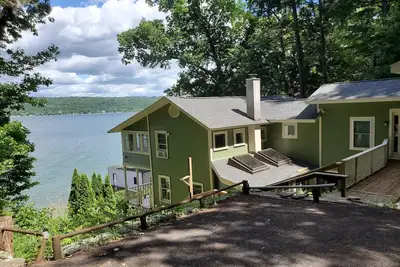 Image de Belle maison du lac Ithaca avec des vues spectaculaires, plage privée et quais