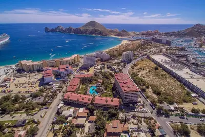 Image de Exquisite Luxurious Condo 4 Chambre au centre-ville Cabo 1 pâté de maisons de Medano Beach
