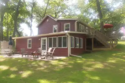 Image de Bienvenue dans votre maison loin de chez vous. Bienvenue Ă Cambridge Lake House.
