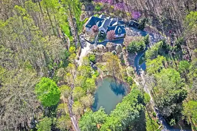 Image de Luxe dans les montagnes, 4 chambres à coucher, 4. 5 salles de bain, confidentialité, proximité, 12 min. Dwtn. Avl
