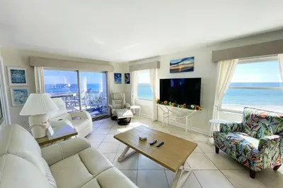 Image de 2br / 2ba - Golfe avant avec de belles vues sur le golfe et la piscine