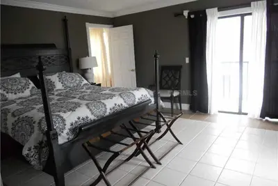 Image de 3 chambres \/ 2 salles de bain \/ 3e étage Magnifique condo au bord de l'eau. (Voir nos spéciaux ci-dessous)