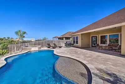 Image de Nouveau! South Padre Home avec piscine d'eau salée près du golf!