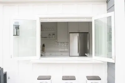Image de Brand New Beach Bungalow, juste énuméré