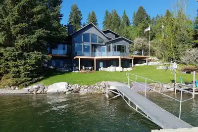 Image de Propriété au bord du lac sur le lac Whitefish. . traversez la pelouse jusqu'au quai!