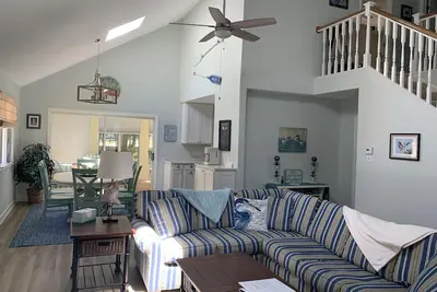 Image de Maison récemment rénovée avec une vue impressionnante sur le 7ème green!