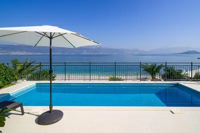 Image de Luxueuse villa moderne Golden B avec piscine - Eos-Croatia
