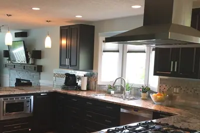 Image de Bungalow Hawkwood Nw! 3br, 2ba Rez-de-chaussée entièrement amélioré, superbe et lumineux!